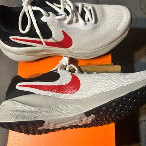 NIKE REVOLUTION 7 RUNNING WHITE RED & BLACK SHOES SIZE 8 7.5  7 MEN NEW IN BOX